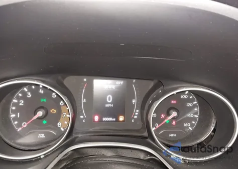 2019 Jeep Compass Latitude 4X4 z USA, uszkodzony, nr VIN 3C4NJDBB9KT690507